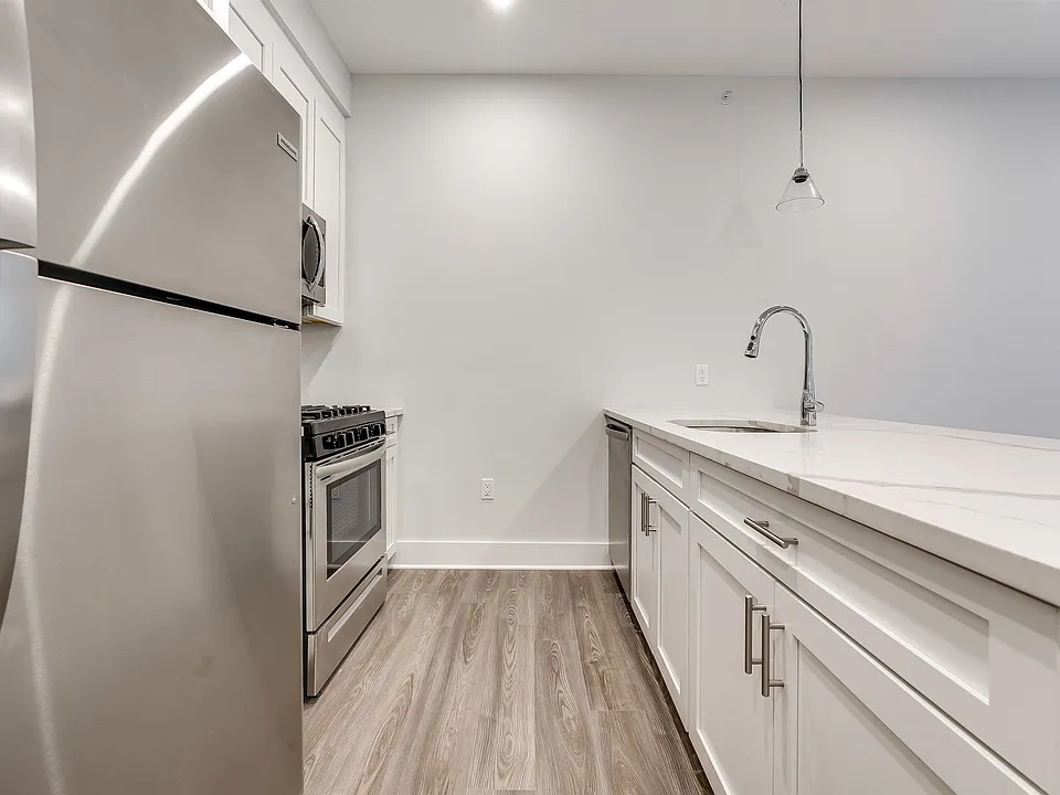 658 Grand St #504