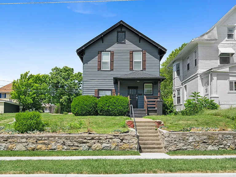 3032 Wayne Ave — Photo 1