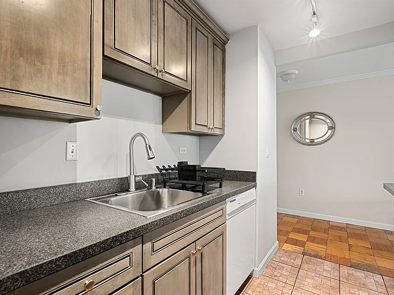2 Hawthorne Pl #17M — Photo 10