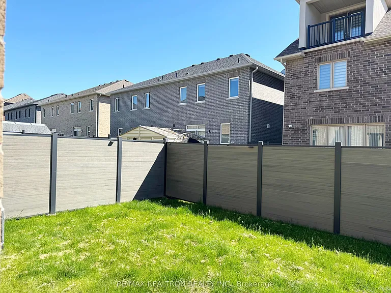 7 Crofting Cres — Photo 14