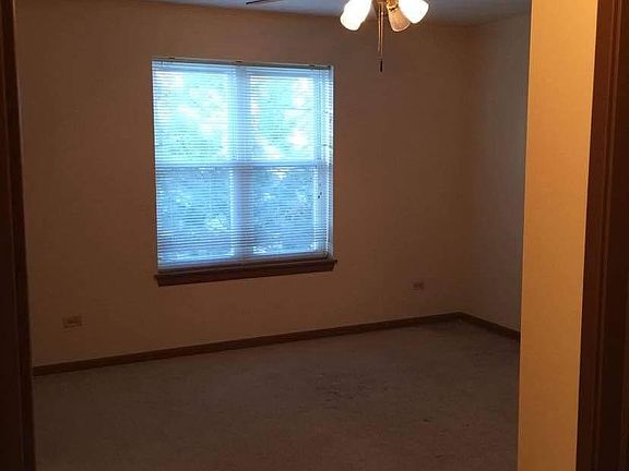 4th image of 4187 Essex Ct