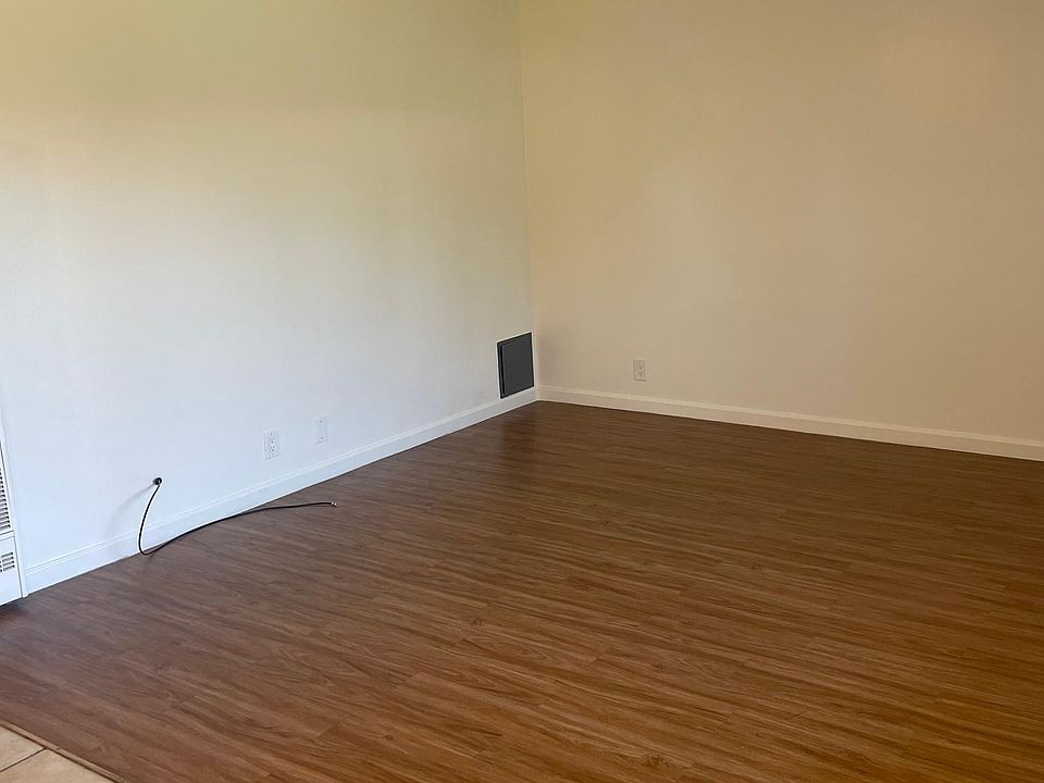 2nd image of 7327 Pickering Ave APT 20