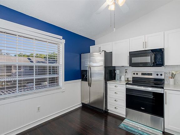 4th image of 2155 Elm St APT 707