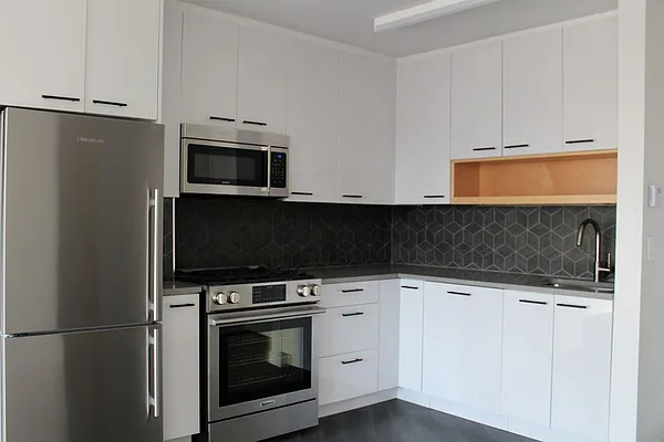 Rented by The Dermot Realty Management Company | media 37