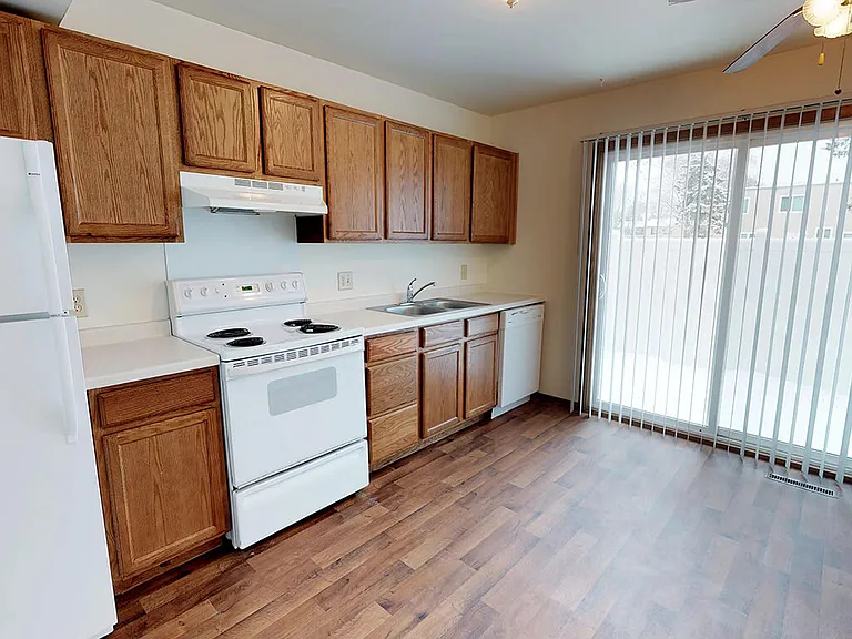 Winchester Apartments & Townhomes — Photo 7
