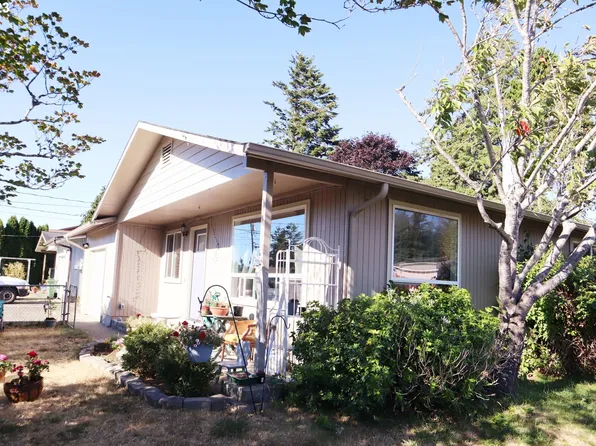 2681 Pine St, North Bend, OR 97459