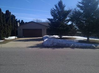 613 Meadowview Ln, Lodi, WI 53555