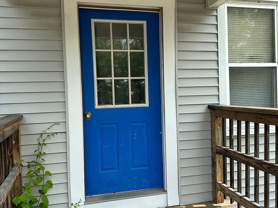 Covered entry on raised deck