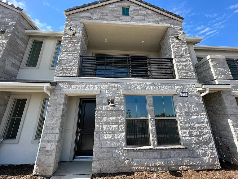 502 W Mahogany Ln — Photo 1