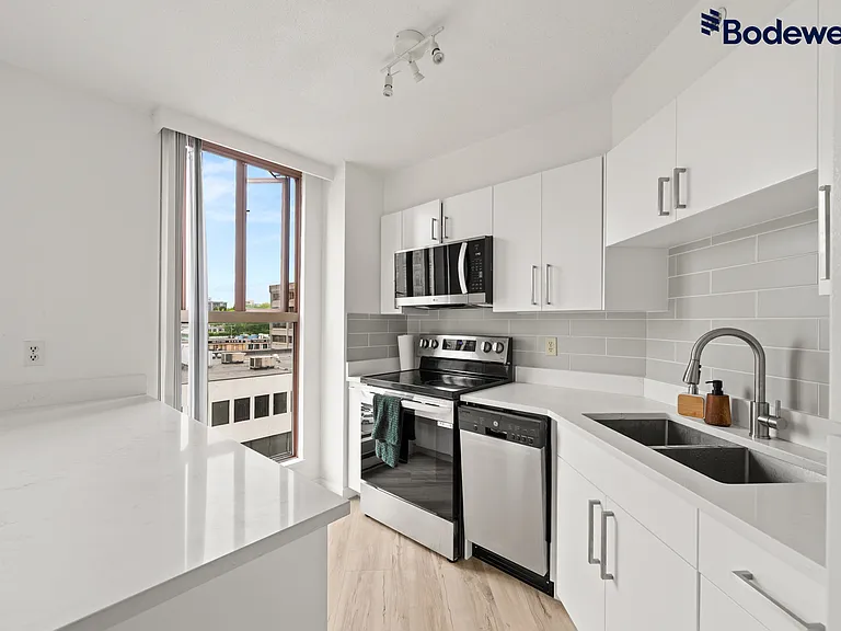 1633 W 8th Ave — Photo 8