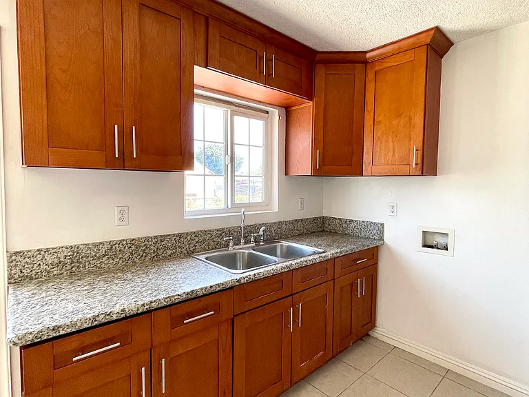 2539 1/2 Floradale Ave — Photo 4