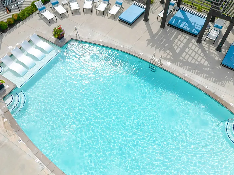 Bella Vista Apartments — Photo 36