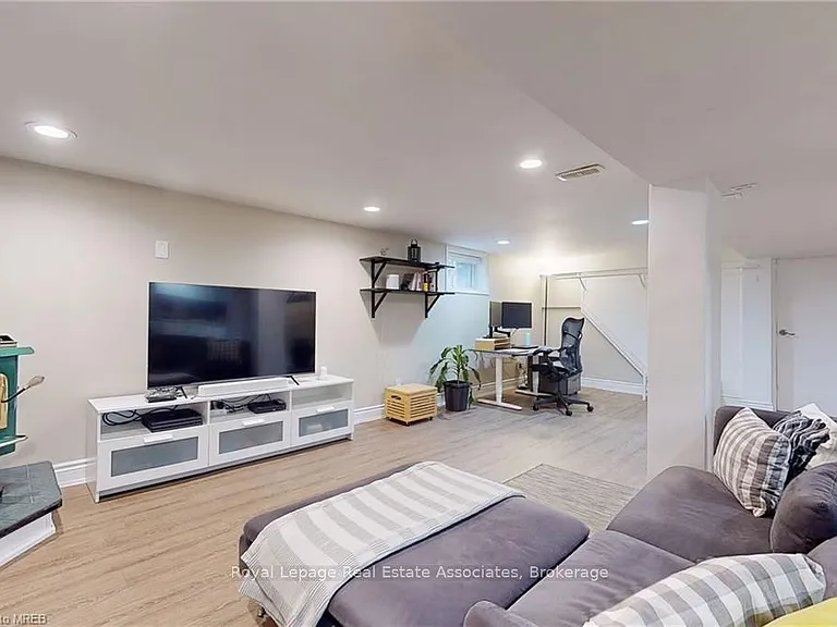 925 Kingsway Dr #BASEMENT — Photo 11