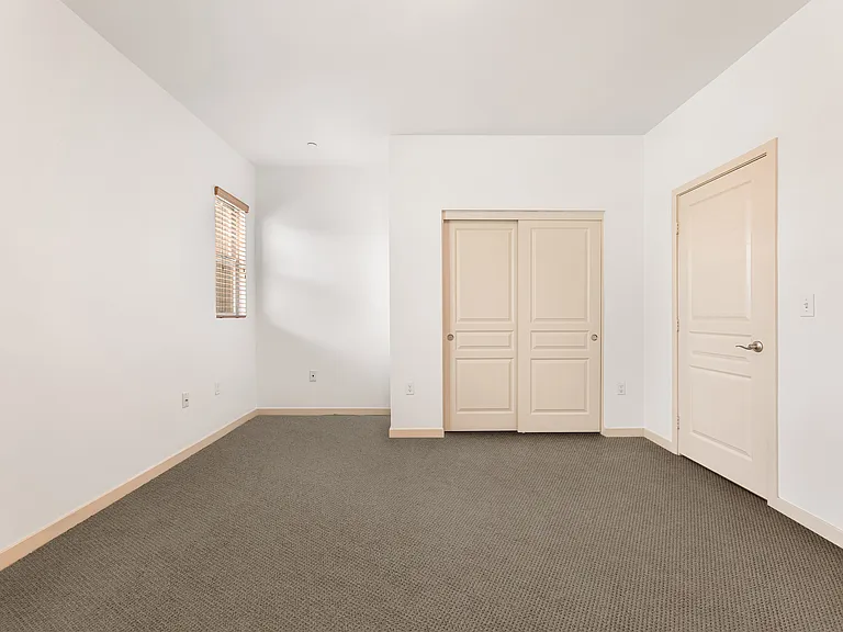 13439 Burbank Blvd — Photo 31