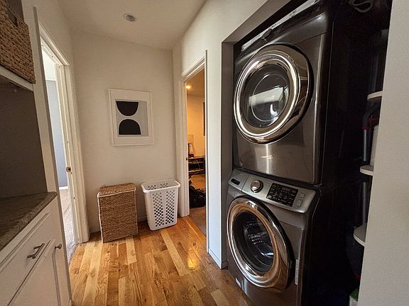 5th image of 10836 Burnet Ave