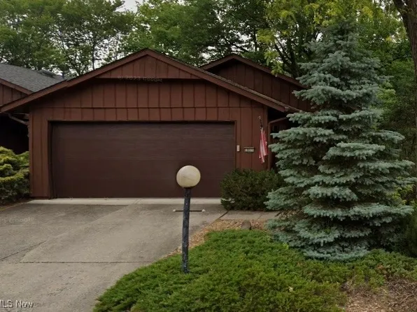 18015 Cliffside Dr, Strongsville, OH 44136