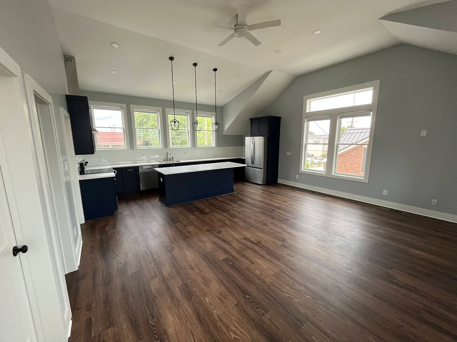 2 bed, 870 sqft, $3,000 — Photo 4