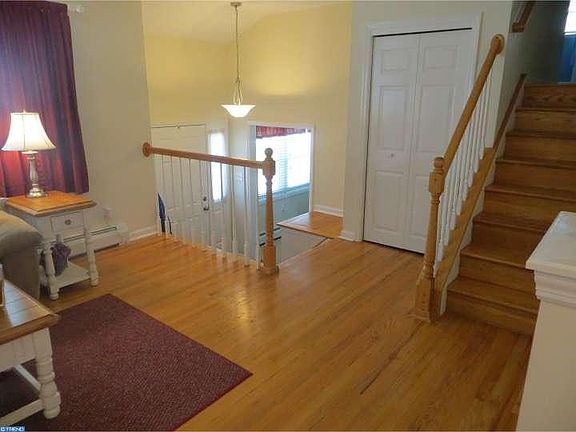 3rd image of 126 Rockrose Dr