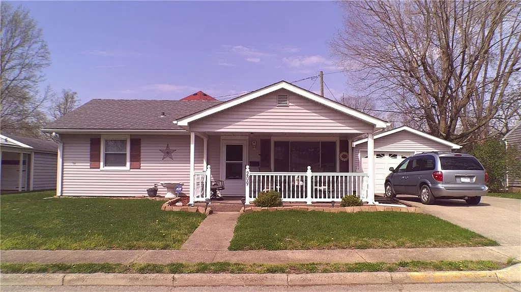 209 Louise Ave photo 1