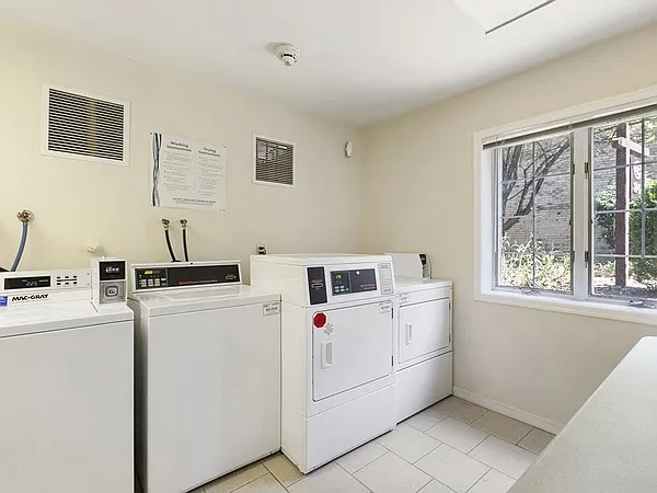 Coventry Square Apartments — Photo 10