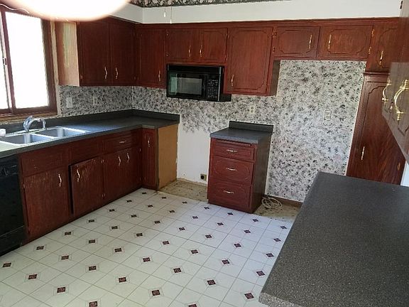 3rd image of 7941 Idaho Cir N