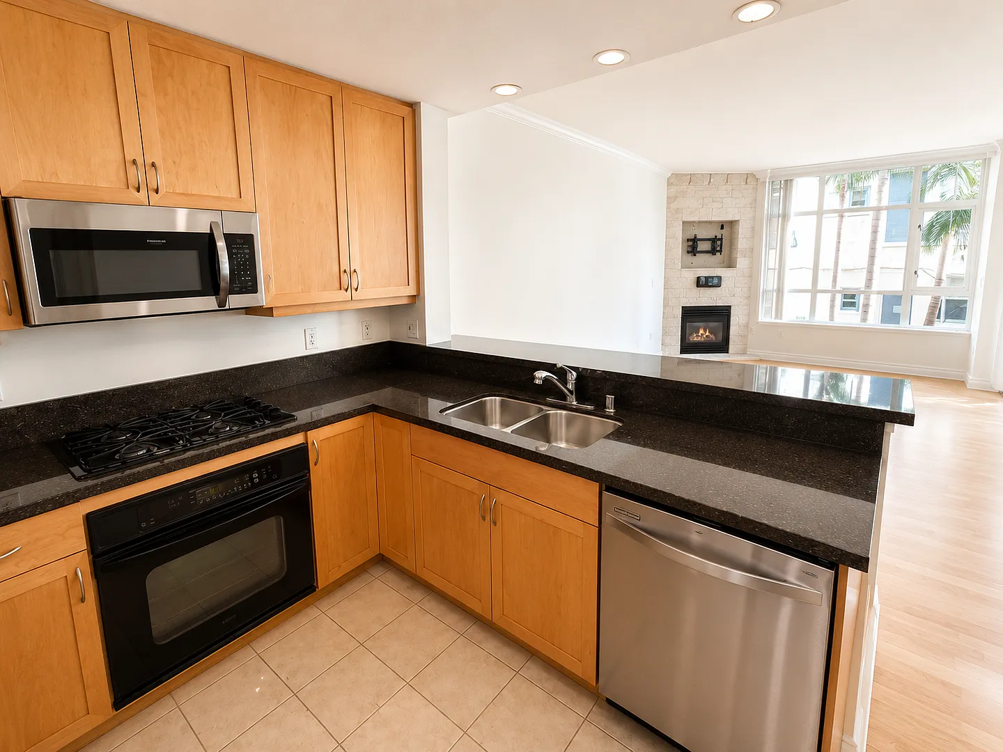 Sunny 2BR/2BA Condo with 2 Parking Spaces in Discovery at Cortez Hill — Photo 2