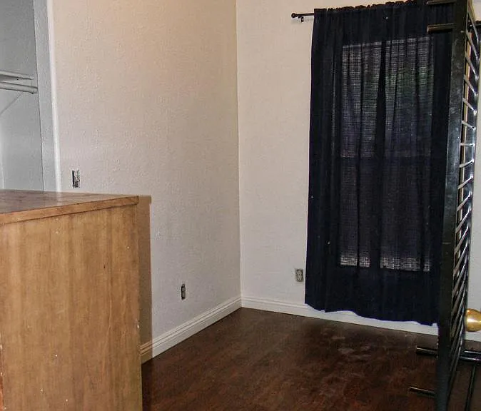 1827 Gardenia Ave #B — Photo 12