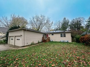 28 Montclair Rd, Urbana, IL 61801