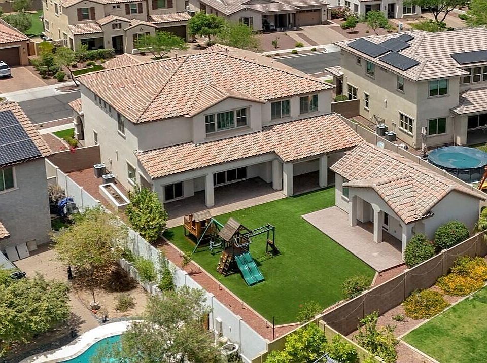 1st image of 2577 N BEVERLY Place