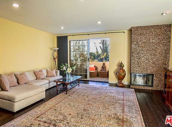 3rd image of 930 N Doheny Dr APT 312