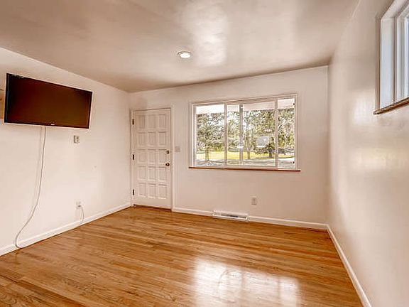 5th image of 1120 Verbena Street