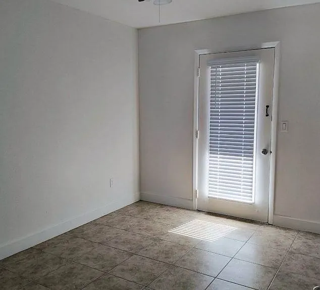10418 N 13th Ave #2 — Photo 1