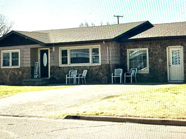 611 SW 1st St, Laverne, OK 73848