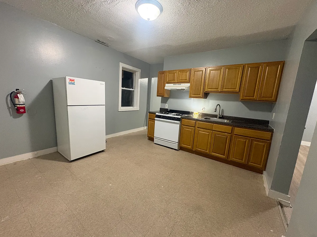 Building Photo - 40 Lilac St #3