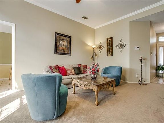 4th image of 1106 Hyde Park Ct