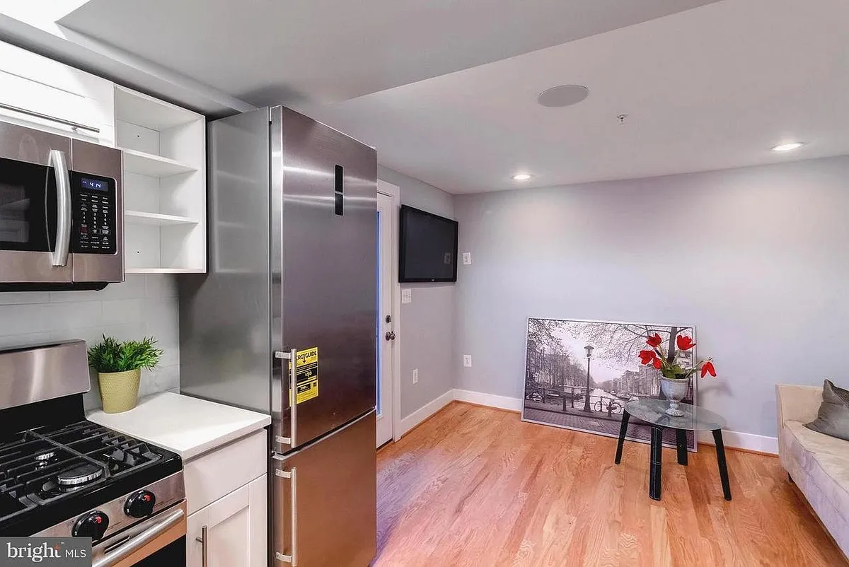 Building Photo - 225 Bryant St NE #B