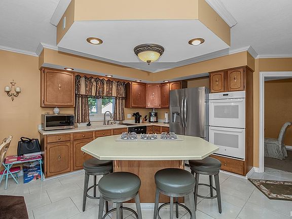 2nd image of 23119 Leslie Ln