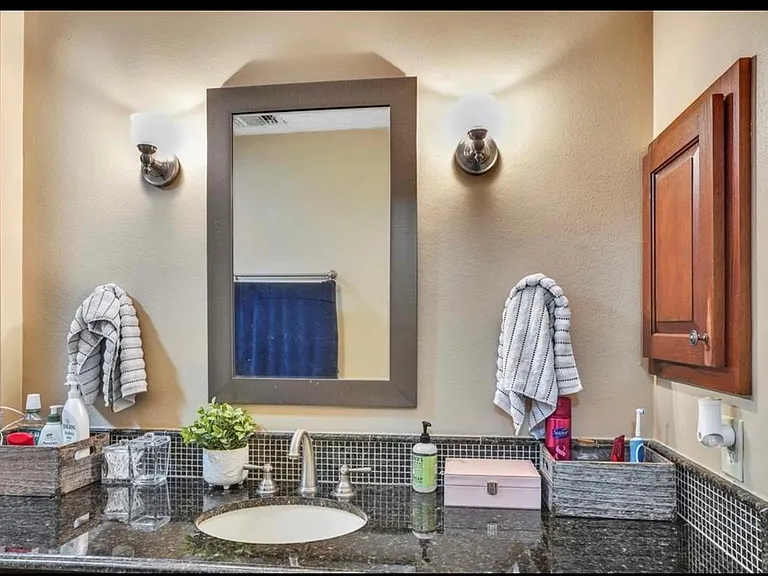 18214 Spruce Creek Dr — Photo 32