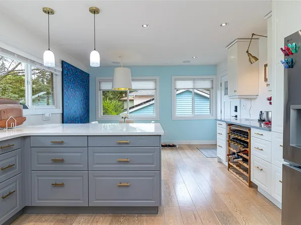 4030 Grange Rd, Saanich, BC V8Z 4V3