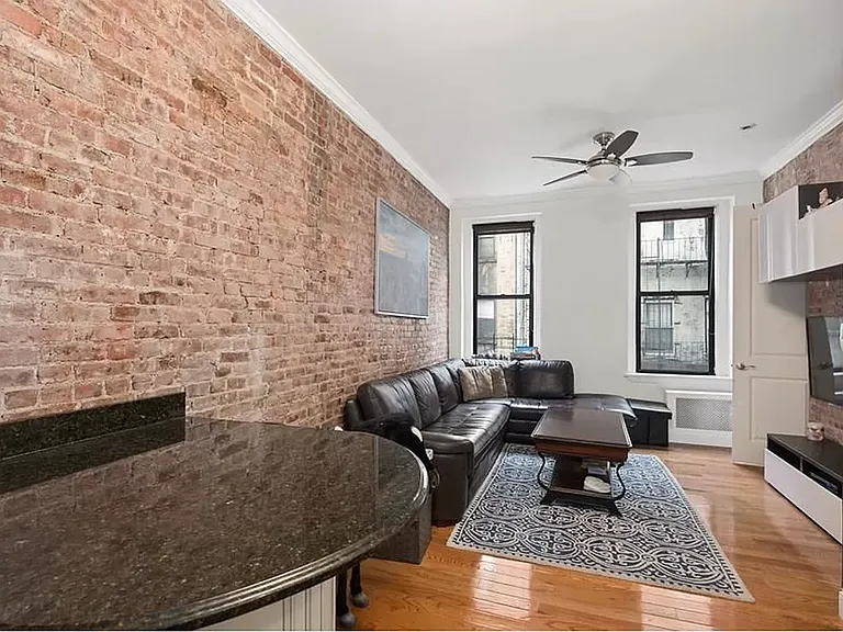 409 E 6th St #2C — Photo 1