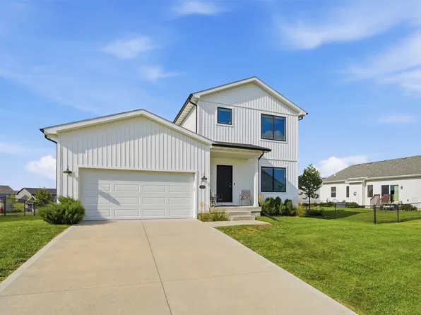 16507 Walnut Meadows Dr, Urbandale, IA 50323