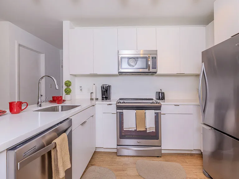 Hendrix Apartments — Photo 42