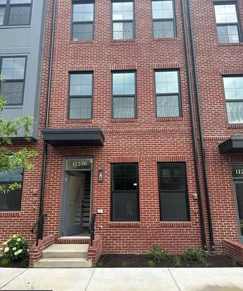 11256 Bunsen St — Photo 1