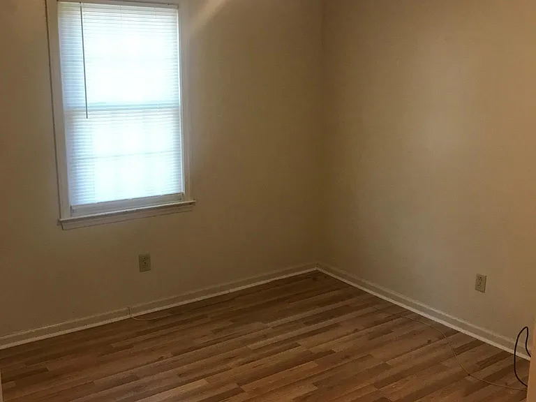 1910 John Ct — Photo 12