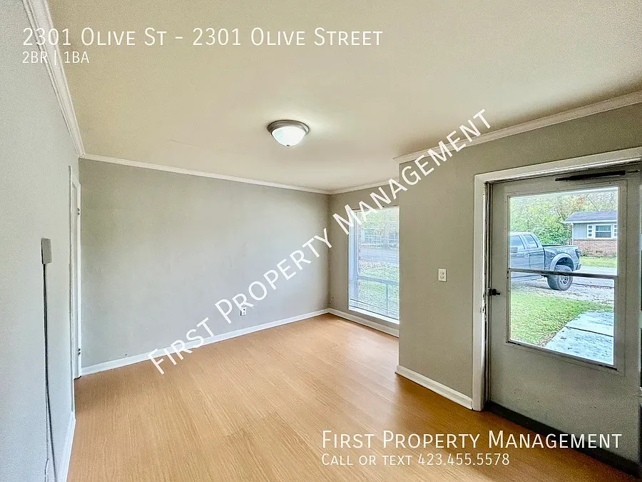 2301 Olive St: 2Bed/1Bath Duplex w/ Laundry Hookups! — Photo 3
