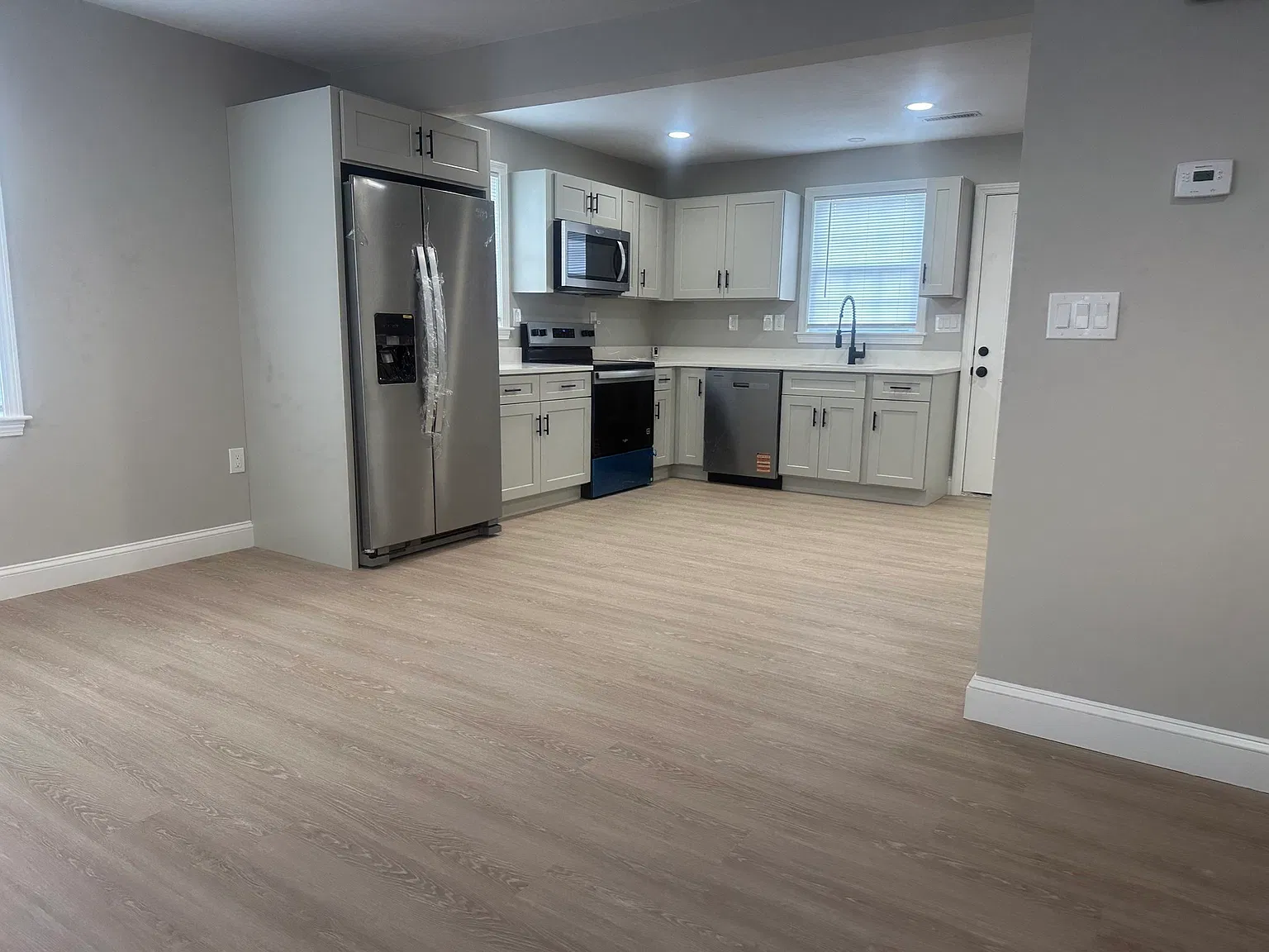 3 bed, 3.0 bath, 1250 sqft, $3,000 — Photo 3