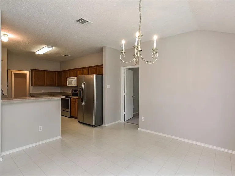 2404 Glenhaven Dr — Photo 7