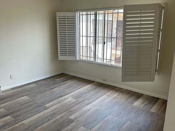 2nd image of 901 W 61st St #8