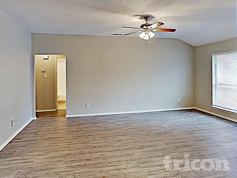 206 Briarglen Dr — Photo 16
