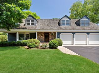 740 Stonegate Rd, Libertyville, IL 60048